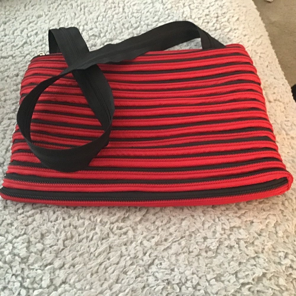Red and Black Striped Women's Bag Zipper